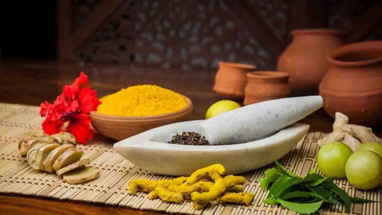 Ayurvedic Remedies: এই ৫টি আয়ুর্বেদিক উপাদান দূর করবে আপনার সর্দি-কাশির সমস্যা! Ayurvedic Remedies: এই ৫টি আয়ুর্বেদিক উপাদান দূর করবে আপনার সর্দি-কাশির সমস্যা!