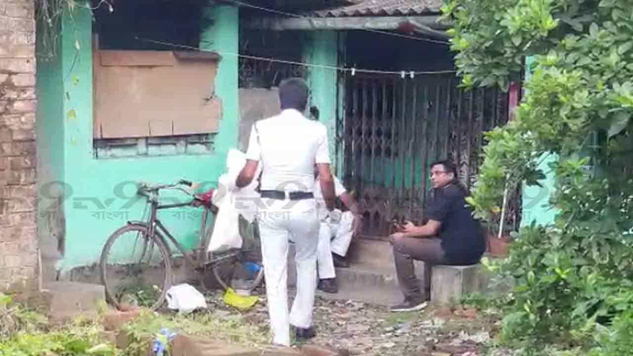 মেয়ের ফোন পেয়ে জামাইয়ের কারখানায় যান শ্বশুরবাড়ির লোকজন! উঁকি মারতেই হাড় হিম করা দৃশ্য... মেয়ের ফোন পেয়ে জামাইয়ের কারখানায় যান শ্বশুরবাড়ির লোকজন! উঁকি মারতেই হাড় হিম করা দৃশ্য...