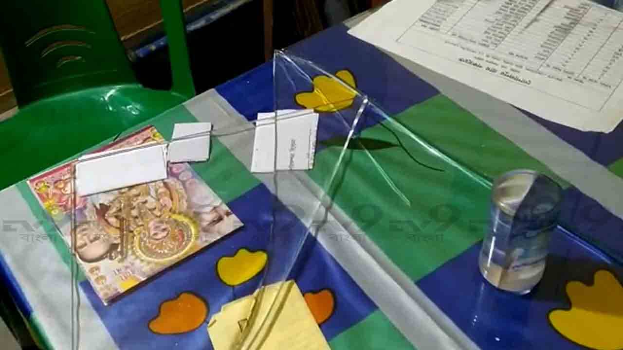 Canning: সরকারি প্রকল্পের কাজ নিয়ে দলাদলি, পঞ্চায়েত অফিসে ঢুকে চলল হুজ্জুতি