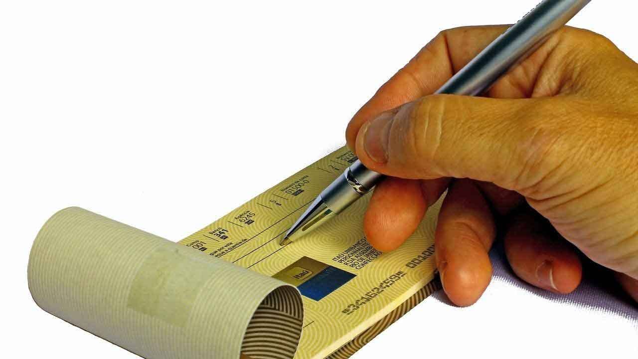 আগামী মাস থেকেই বাতিল হয়ে যাচ্ছে দুটি ব্যাঙ্কের চেকবুক! কী করবেন গ্রাহকরা, জানুন আজই...