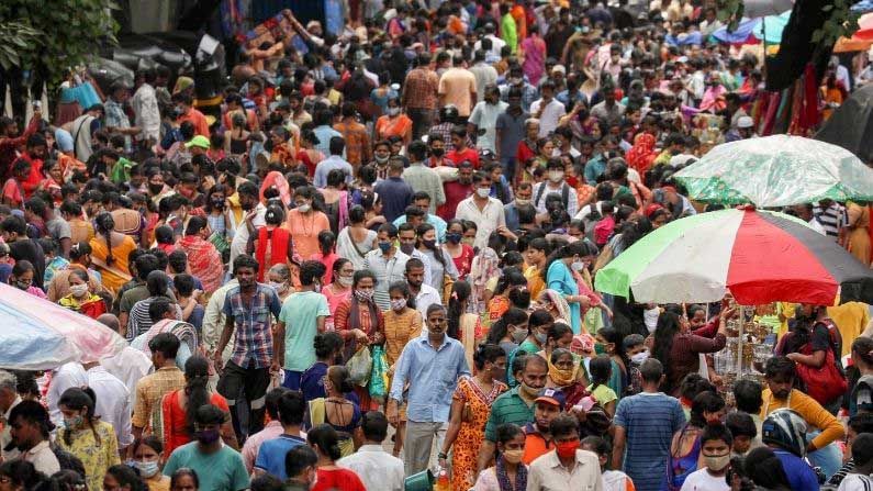 দু'মাস বাদে ফের ৫০ হাজারের গণ্ডির কাছে দেশের দৈনিক সংক্রমণ, সামনেই কি তবে তৃতীয় ঢেউ?