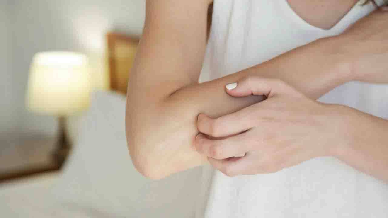 Dry Skin: শুষ্ক ত্বকের সমস্যায় ভুগছেন? ব্যবহার করুন এই ঘরোয়া টোটকাগুলি!