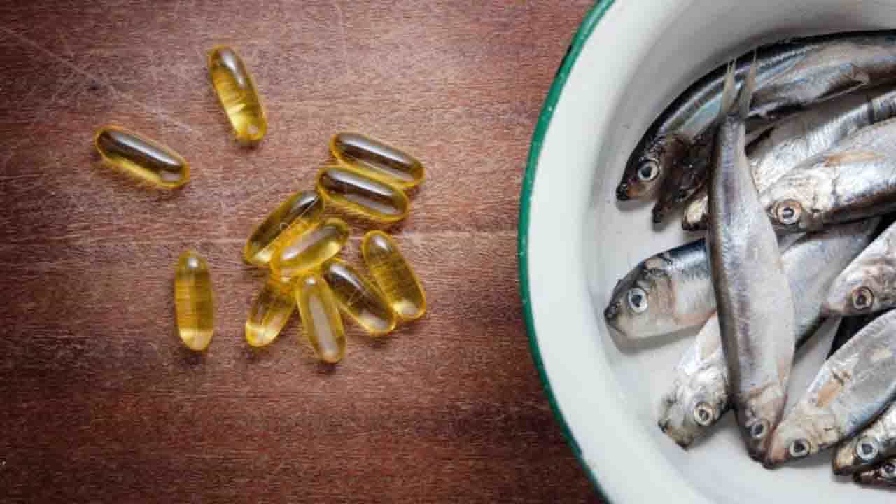 Fish Oil: মানসিক অবসাদে ভুগছেন? খাওয়া শুরু করুন মাছের তেল!