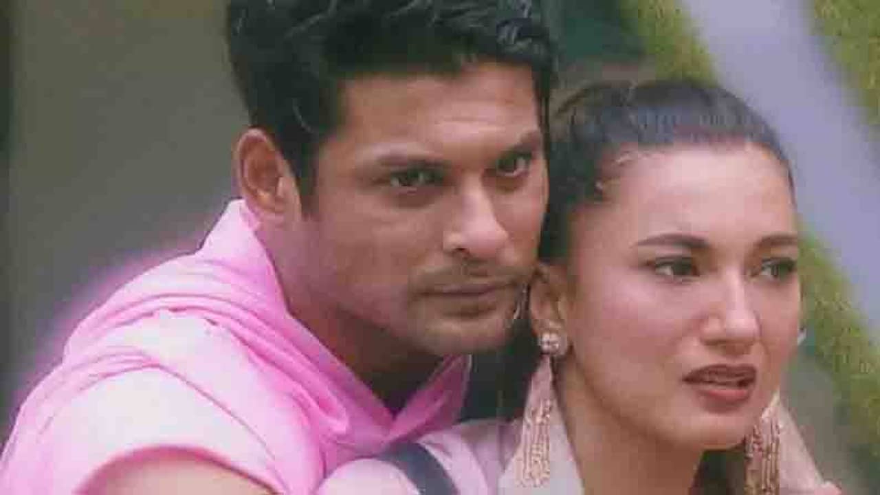 এই সময় খাবরি হবেন না দয়া করে, সিদ্ধার্থের মৃত্যুর পর সাক্ষাৎকার দেওয়া ব্যক্তিদের উদ্দেশে গওহর খান