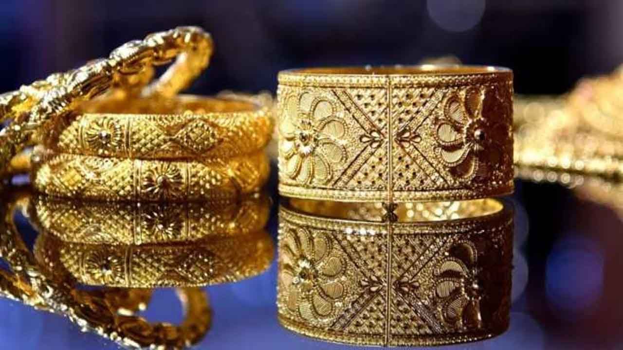 Today Gold Price: এখনও নিম্নমুখী সোনালি ধাতু, জেনে নিন সোনা-রুপোর হালহকিকত