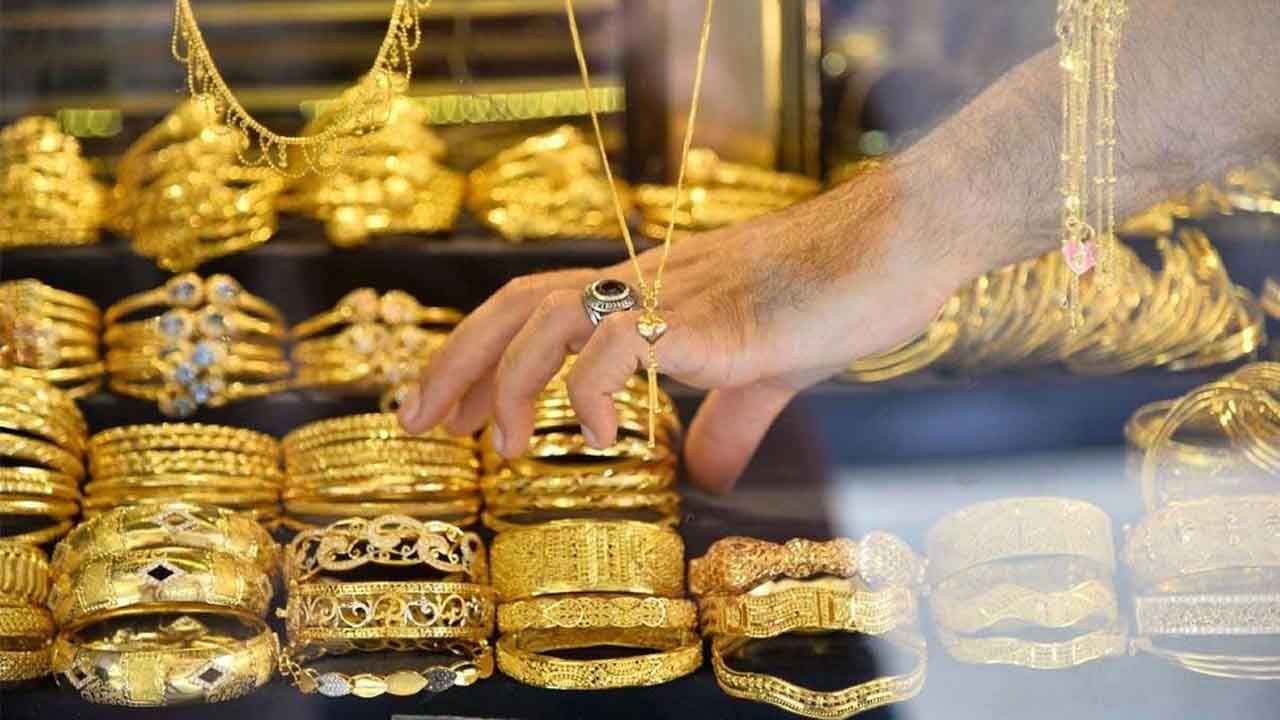 Gold Silver Rate Today: আরও দাম কমল সোনার, সর্বোচ্চ দাম থেকে প্রায় সাড়ে ৯ হাজার টাকা