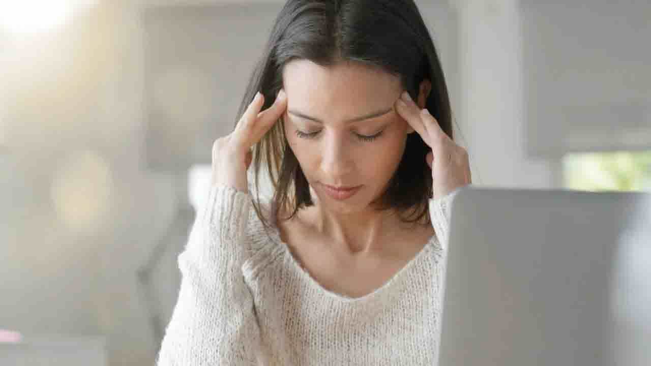 Home Remedies For Headaches: সারাদিনের ব্যস্ততা মাথার যন্ত্রণা সৃষ্টি করছে? আপনার জন্য রইল ঘরোয়া প্রতিকার! Home Remedies For Headaches: সারাদিনের ব্যস্ততা মাথার যন্ত্রণা সৃষ্টি করছে? আপনার জন্য রইল ঘরোয়া প্রতিকার!