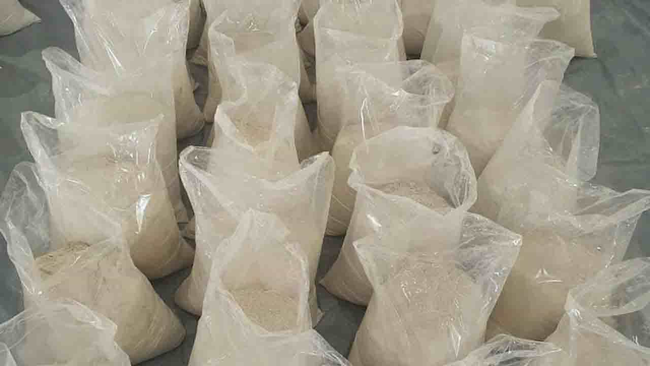 Afghanistan Heroin: ট্যালকম পাউডার বলে কন্টেনারে ভরা ৩ হাজার কেজি হেরোইন Afghanistan Heroin: ট্যালকম পাউডার বলে কন্টেনারে ভরা ৩ হাজার কেজি হেরোইন