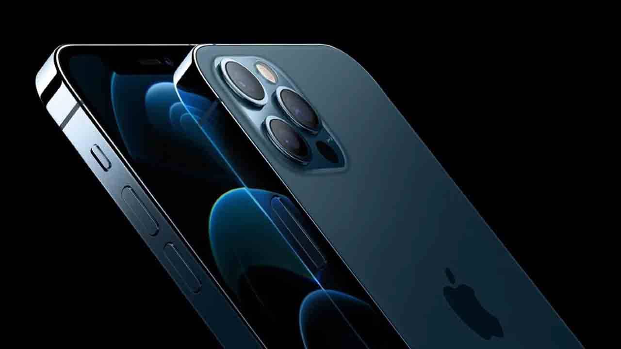 iPhone 14 Series: আইফোন ১৪ প্রো এবং আইফোন ১৪ প্রো ম্যাক্স মডেলে থাকতে পারে হোল-পাঞ্চ ডিজাইনের ডিসপ্লে
