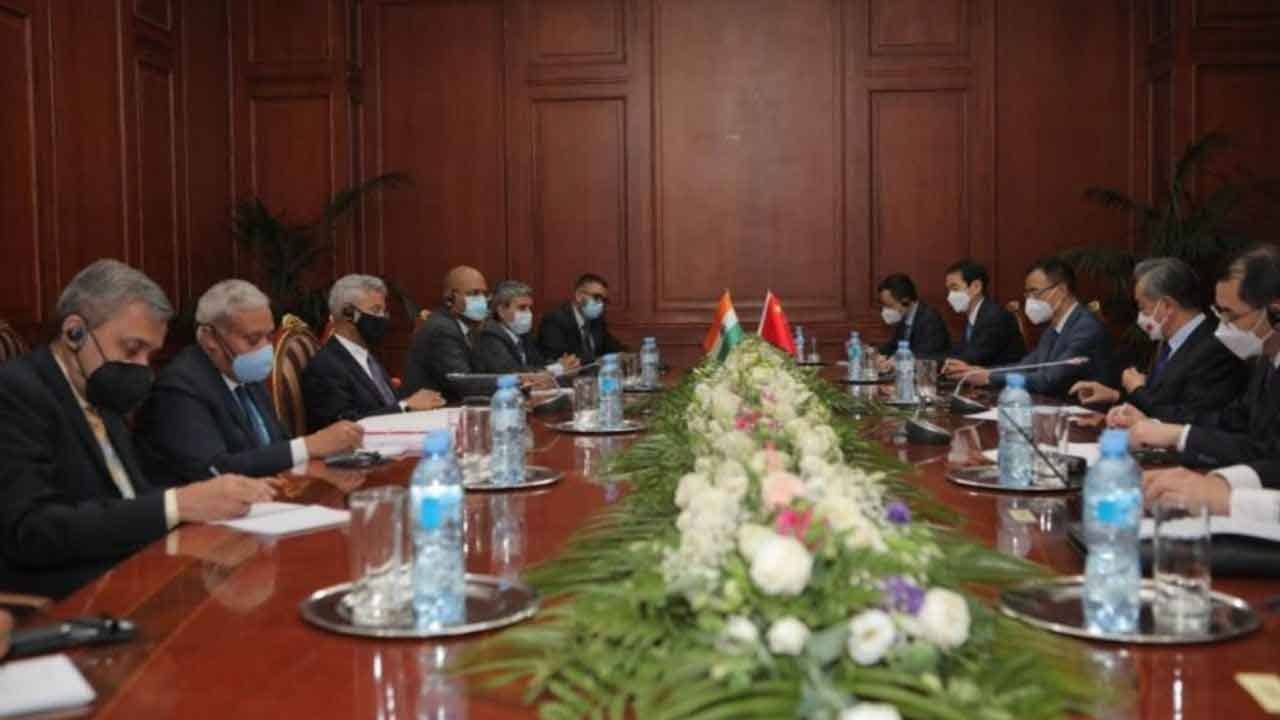 ভারত-চিন সম্পর্ক তৃতীয় দেশের চোখ দিয়ে না দেখাই শ্রেয়, বার্তা বিদেশমন্ত্রীর, দ্রুত সেনা প্রত্যাহারে জোর