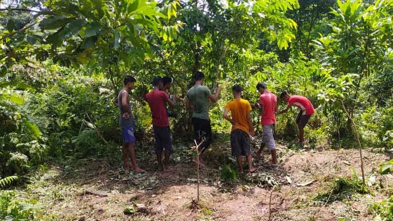 আস্ত একটা হরিণ খেয়ে পেট ফুলে ঢোল, মরণাপন্ন অবস্থা! দৃশ্য দেখে স্তম্ভিত এলাকাবাসীরা