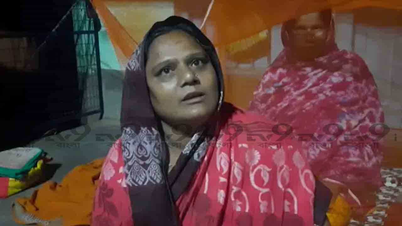Child Specialist: হাতে গোনা রোগী দেখবে ডাক্তার, রাতভর বাচ্চা কোলে বাবা-মায়ের লাইন Child Specialist: হাতে গোনা রোগী দেখবে ডাক্তার, রাতভর বাচ্চা কোলে বাবা-মায়ের লাইন