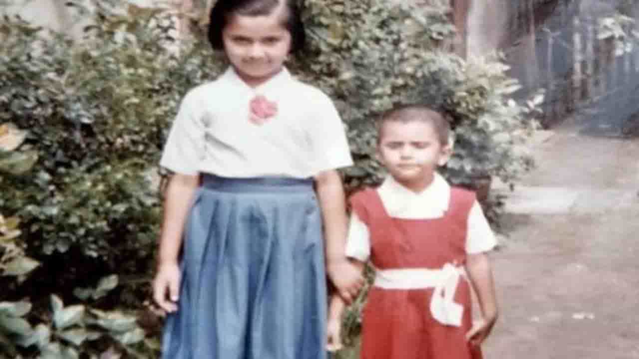 বলুন তো সাদা শার্ট ও ঘিয়ে রঙের স্কার্টে কে এই অভিনেত্রী? বলুন তো সাদা শার্ট ও ঘিয়ে রঙের স্কার্টে কে এই অভিনেত্রী?