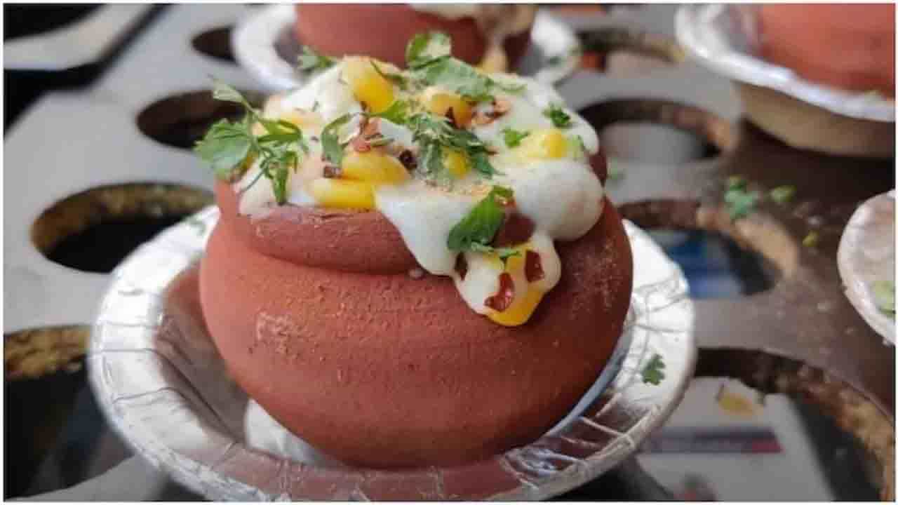Viral Video: সুরাটে রমরমিয়ে বিক্রি হচ্ছে মাটির ভাঁড়ে পিজ্জা! দেখুন ভাইরাল ভিডিয়োয় Viral Video: সুরাটে রমরমিয়ে বিক্রি হচ্ছে মাটির ভাঁড়ে পিজ্জা! দেখুন ভাইরাল ভিডিয়োয়