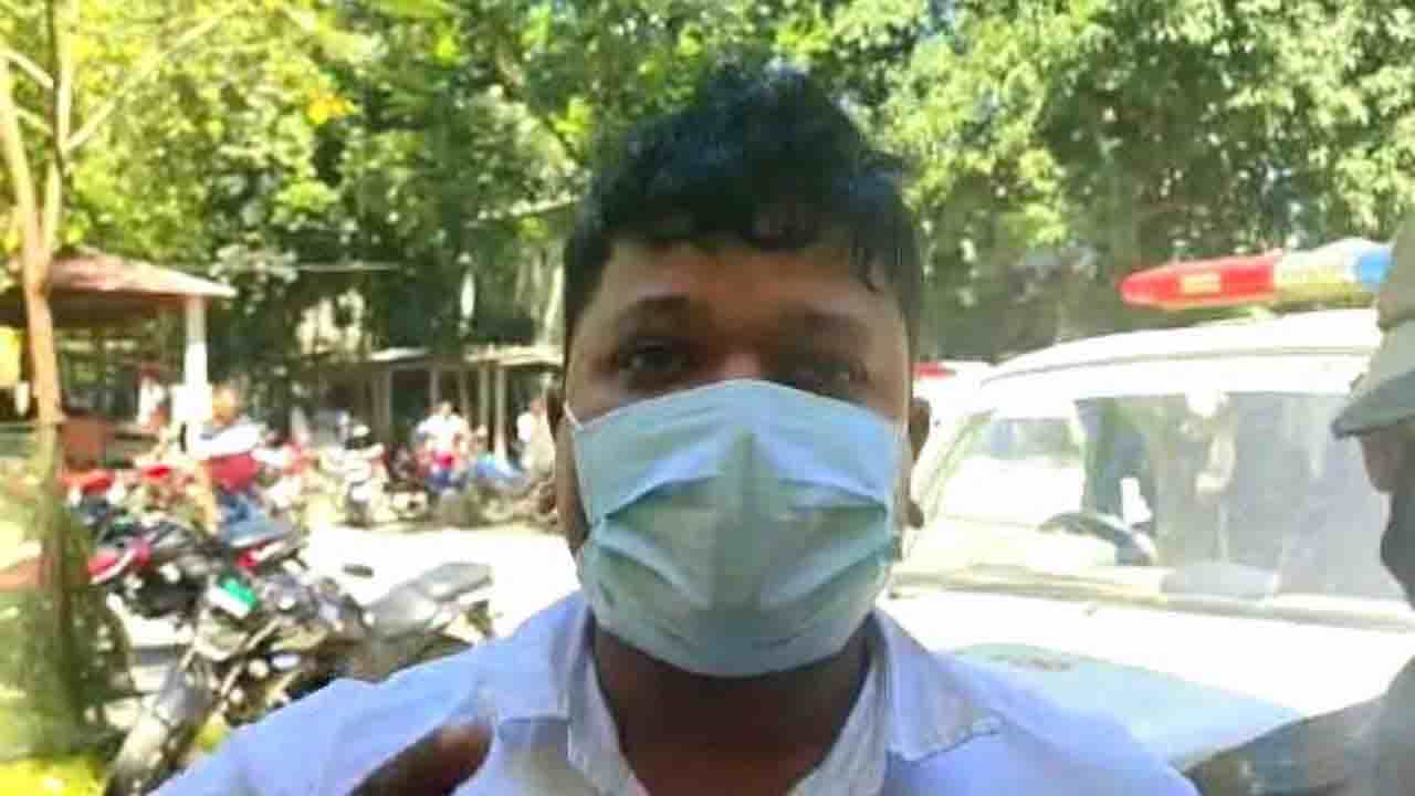 'সকলের ভালর জন্য' মন্ত্রীর সই জাল, ৪০০ টাকা দিলেই হাতে-হাতে ভুয়ো আধারকার্ড!