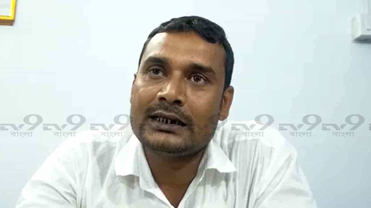 Maldah: কলা চাষেও দুর্নীতির অভিযোগ, কাঠগড়ায় তৃণমূলের পঞ্চায়েত প্রধান Maldah: কলা চাষেও দুর্নীতির অভিযোগ, কাঠগড়ায় তৃণমূলের পঞ্চায়েত প্রধান