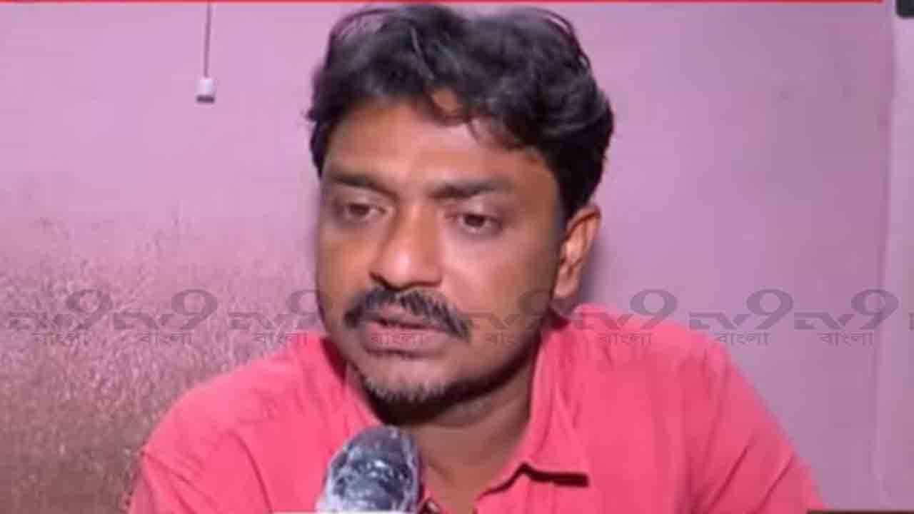 'পাশে রয়েছেন শুভেন্দু, বহু বার ফোনে কথাও হয়েছে', অকপট শিক্ষক নেতা মইদুল 'পাশে রয়েছেন শুভেন্দু, বহু বার ফোনে কথাও হয়েছে', অকপট শিক্ষক নেতা মইদুল