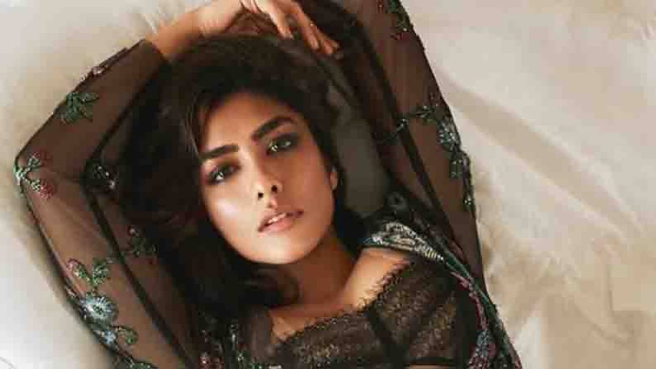 আদিত্য রায় কাপুরকে পাশে নিয়ে গুড নিউজ শেয়ার করলেন ম্রুণাল