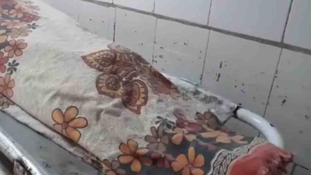 Murder: স্ত্রীর মাথা থেঁতলে শাড়ি জড়িয়ে খাটে শুইয়ে রেখে পালাল স্বামী