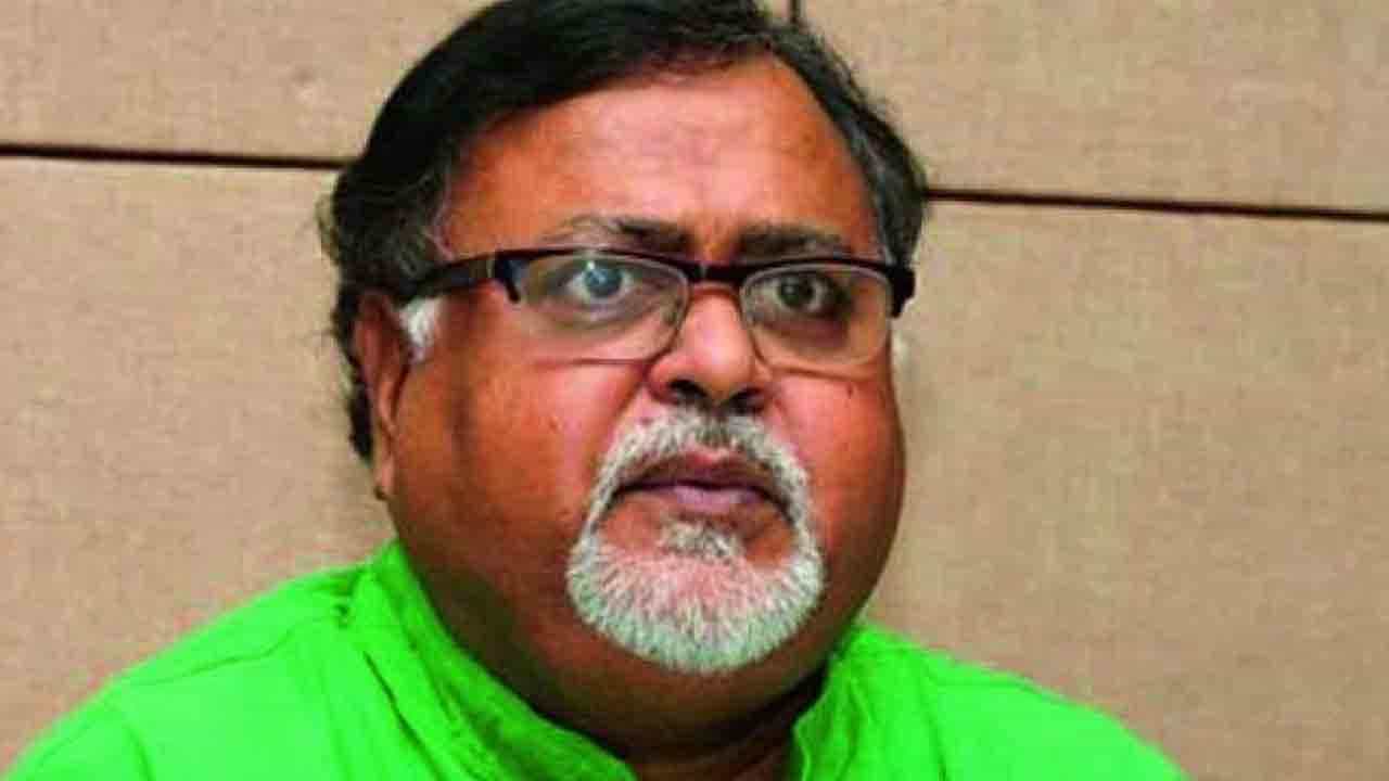 Chit Fund Scam: জিজ্ঞাসাবাদ করতে পার্থ চট্টোপাধ্যায়ের দফতরে হাজির সিবিআই Chit Fund Scam: জিজ্ঞাসাবাদ করতে পার্থ চট্টোপাধ্যায়ের দফতরে হাজির সিবিআই