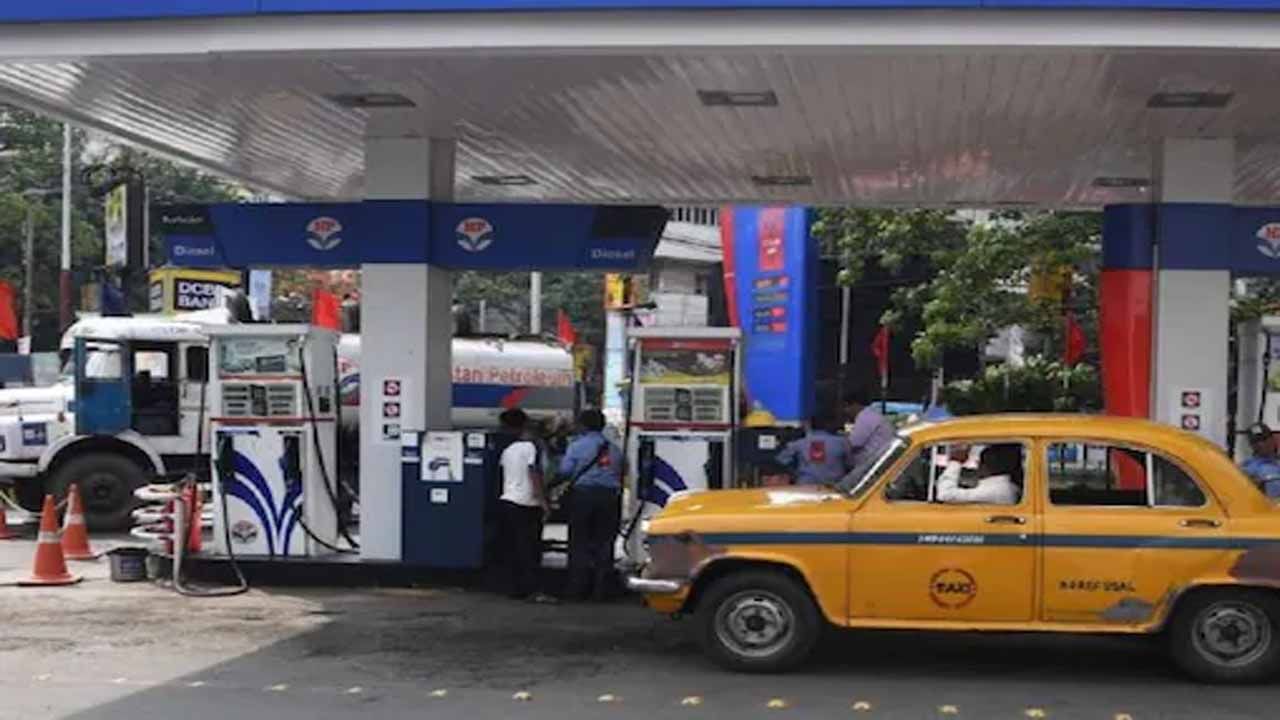 Petrol Diesen Price Today: লাগাতার চারদিন বাড়ার পর আজ অপরিবর্তিত ডিজেলের দাম, জানুন তরল সোনার দাম কত