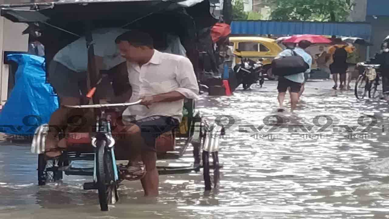 Weather Update: আজ আরও দুর্ভোগ রয়েছে এই ছয় জেলার বরাতে, কবে থামবে বৃষ্টি জানাল হাওয়া অফিস Weather Update: আজ আরও দুর্ভোগ রয়েছে এই ছয় জেলার বরাতে, কবে থামবে বৃষ্টি জানাল হাওয়া অফিস