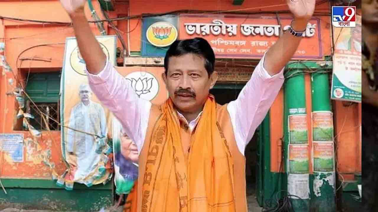 হেস্টিংসের অফিস থেকে প্রথমে সরল রাজীবের নেমপ্লেট! পরক্ষণে আবারও বসানো হল দরজায়