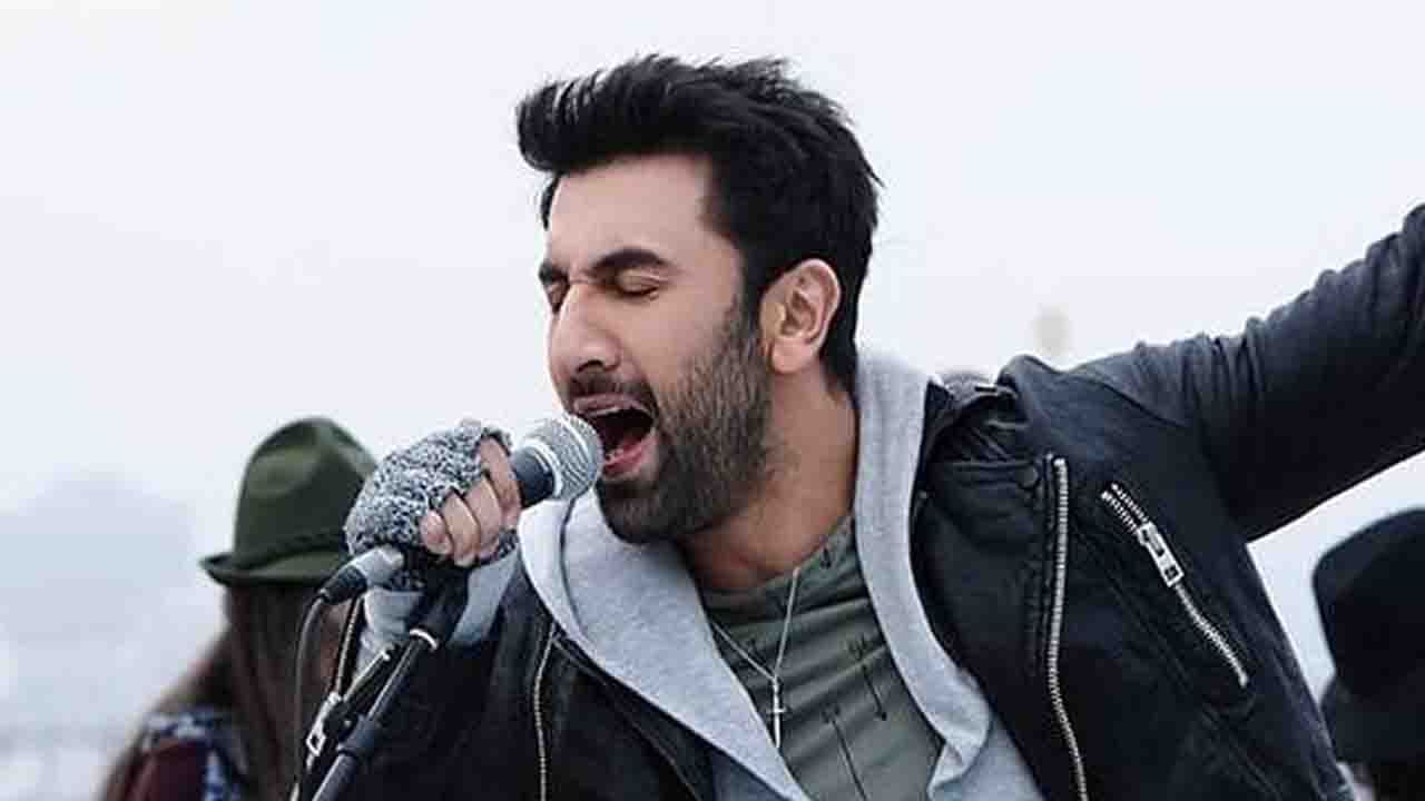 Ranbir Kapoor: জীবনের কোন দুটি জিনিস থেকে দূরে থাকেন রণবীর? জানলে অবাক হবেন