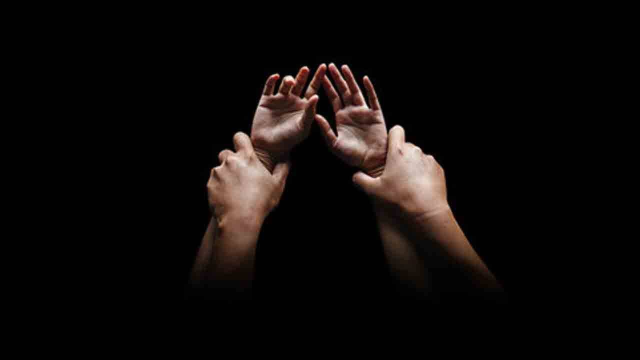 Crime News: টলতে টলতে দেখি আসছে মেয়েটা আমার.. তৃণমূল কর্মীদের কীর্তিতে হাউ হাউ কান্না মায়ের!