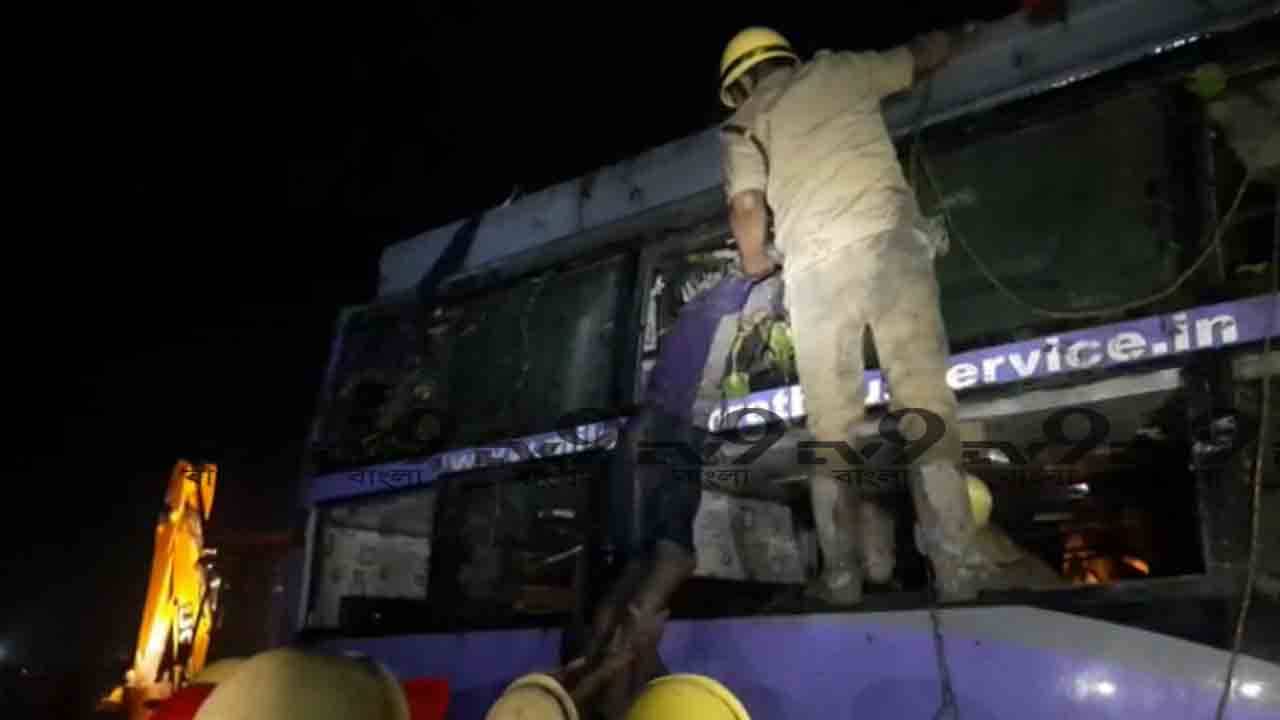 Road Accident: ভয়ঙ্কর পথদুর্ঘটনা! কাদার পাঁক থেকে তুলে আনা হচ্ছে একের পর এক মৃত পরিযায়ী শ্রমিক