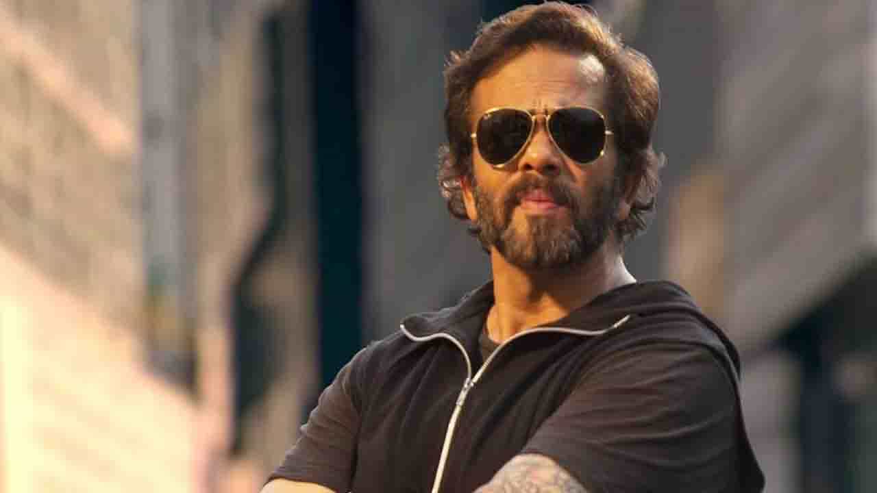 Rohit Shetty: ফোন করে ডাকলে তবেই না ফোটোগ্রাফাররা আসবেন, সেলেবদের দান ও এয়ারপোর্ট লুক নিয়ে কটাক্ষ রোহিতের Rohit Shetty: ফোন করে ডাকলে তবেই না ফোটোগ্রাফাররা আসবেন, সেলেবদের দান ও এয়ারপোর্ট লুক নিয়ে কটাক্ষ রোহিতের