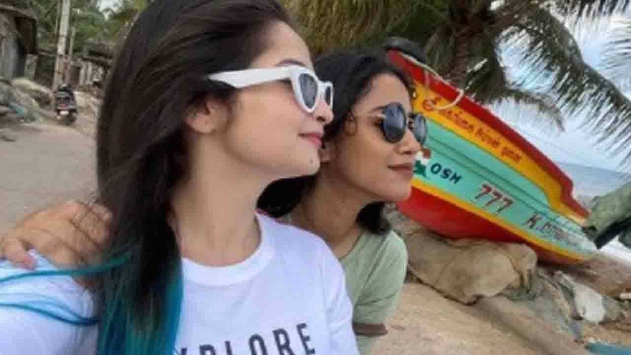 Sohini-Shreema: কার স্কুটিতে চেপে পুদুচেরি ঘুরছেন সোহিনী, নেপথ্যে আবার দক্ষিণ ভারতীয় গান!