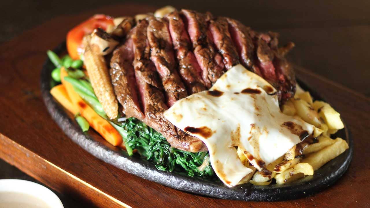 Food: চার রকম ভিন্ন স্বাদের সিজলার, কোথায় পাবেন জানেন?