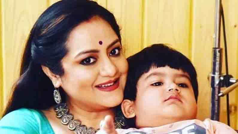 ছেলে আদিদেবকে শিক্ষকের আসনে বসালেন সুদীপা!