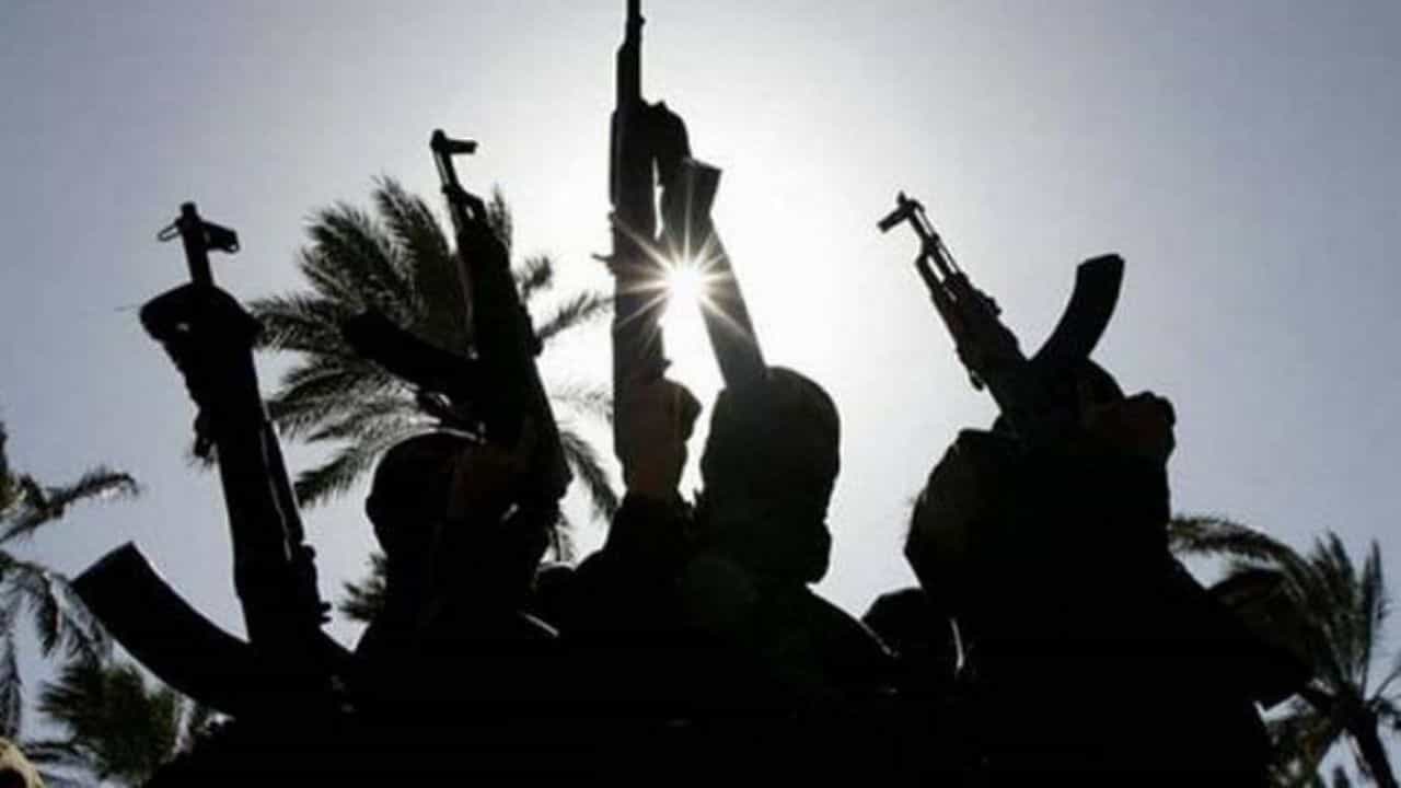 ISI meets Terror Outfits: তৈরি ২০০ ভারতীয়ের হিট লিস্ট! গোপন বৈঠকে ভারতে হামলার ছক সাজাল আইএসআই ISI meets Terror Outfits: তৈরি ২০০ ভারতীয়ের হিট লিস্ট! গোপন বৈঠকে ভারতে হামলার ছক সাজাল আইএসআই