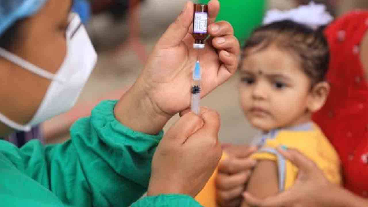 Covovax: শিশুদের করোনা টিকা উৎপাদনের দৌড়ে সামিল সেরাম সংস্থাও, মিলল কোভোভ্যাক্সের ট্রায়ালের অনুমোদন