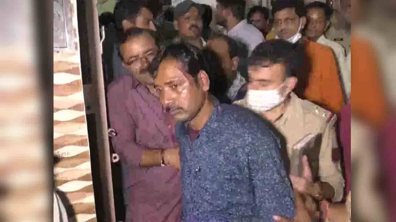 West Bengal Police: যোগী রাজ্যে বাংলার পুলিশকে হেনস্থার অভিযোগ, সংবাদসংস্থার টুইটে শুরু রাজনৈতিক তরজা