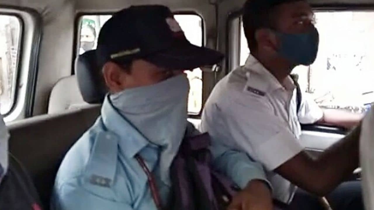 বাথরুমে ঝাঁটার আড়াল থেকে ক্যামেরার উঁকি! ডাক্তারি পরীক্ষা করাতে গিয়ে পিলে চমকে গেল মহিলার