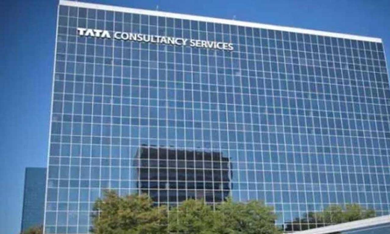 অভিনব পদক্ষেপ! চাকরি ছেড়ে দেওয়া মহিলাদের নিয়োগ করছে TCS