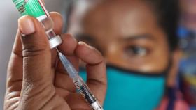 COVID Booster Dose: মার্কিন মুলুকে এবার থেকে সব প্রাপ্তবয়স্কদের করোনার বুস্টার ডোজ় COVID Booster Dose: মার্কিন মুলুকে এবার থেকে সব প্রাপ্তবয়স্কদের করোনার বুস্টার ডোজ়