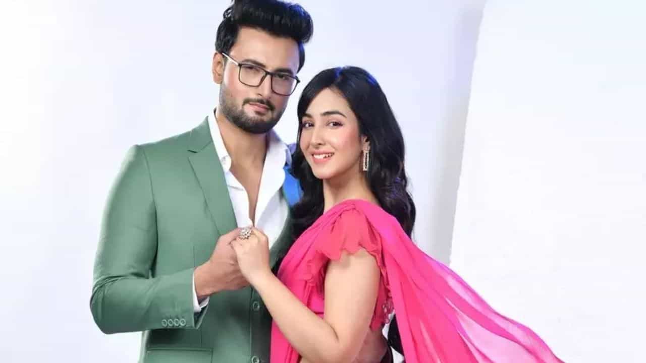 Mon Phagun: দশমীর মজলিসে জমজমাট 'মন ফাগুন'-এর সেট Mon Phagun: দশমীর মজলিসে জমজমাট 'মন ফাগুন'-এর সেট