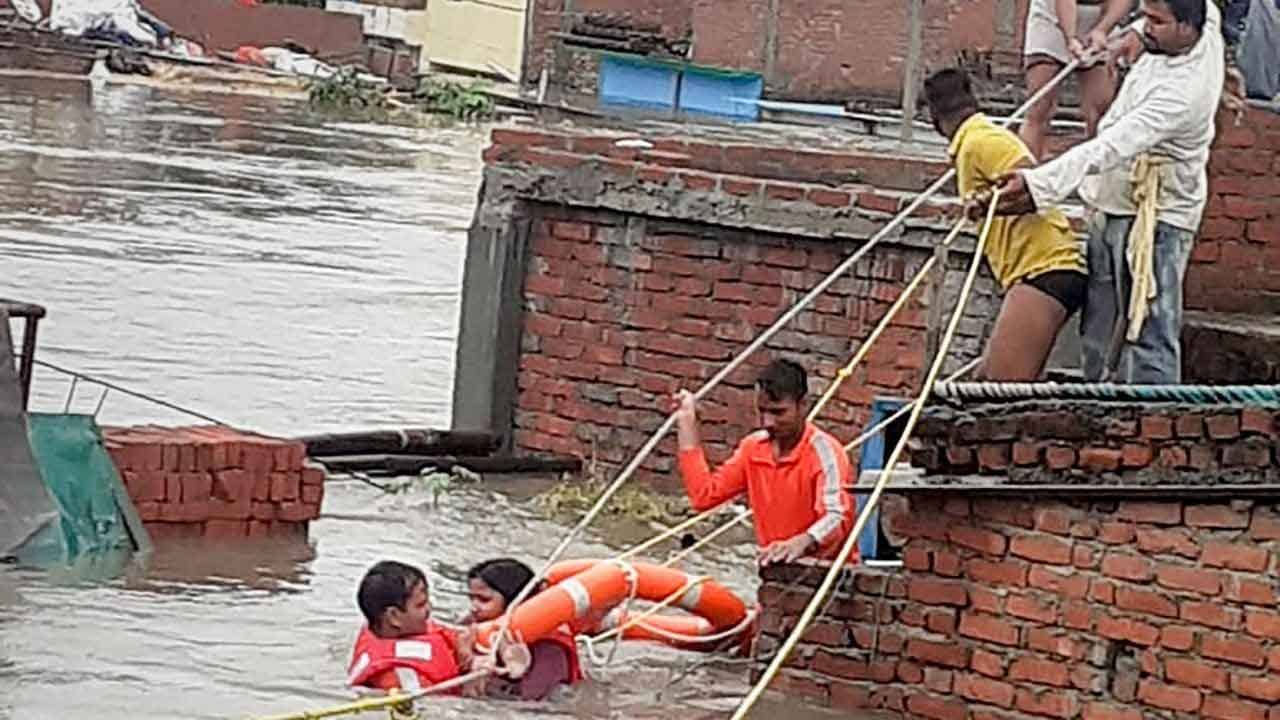 Uttarakhand Rain Update: ধসের জেরে বিচ্ছিন্ন নৈনিতাল, একটানা বৃষ্টিতে দেবভূমিতে মৃতের সংখ্যা বেড়ে দাঁড়াল ৪২-এ