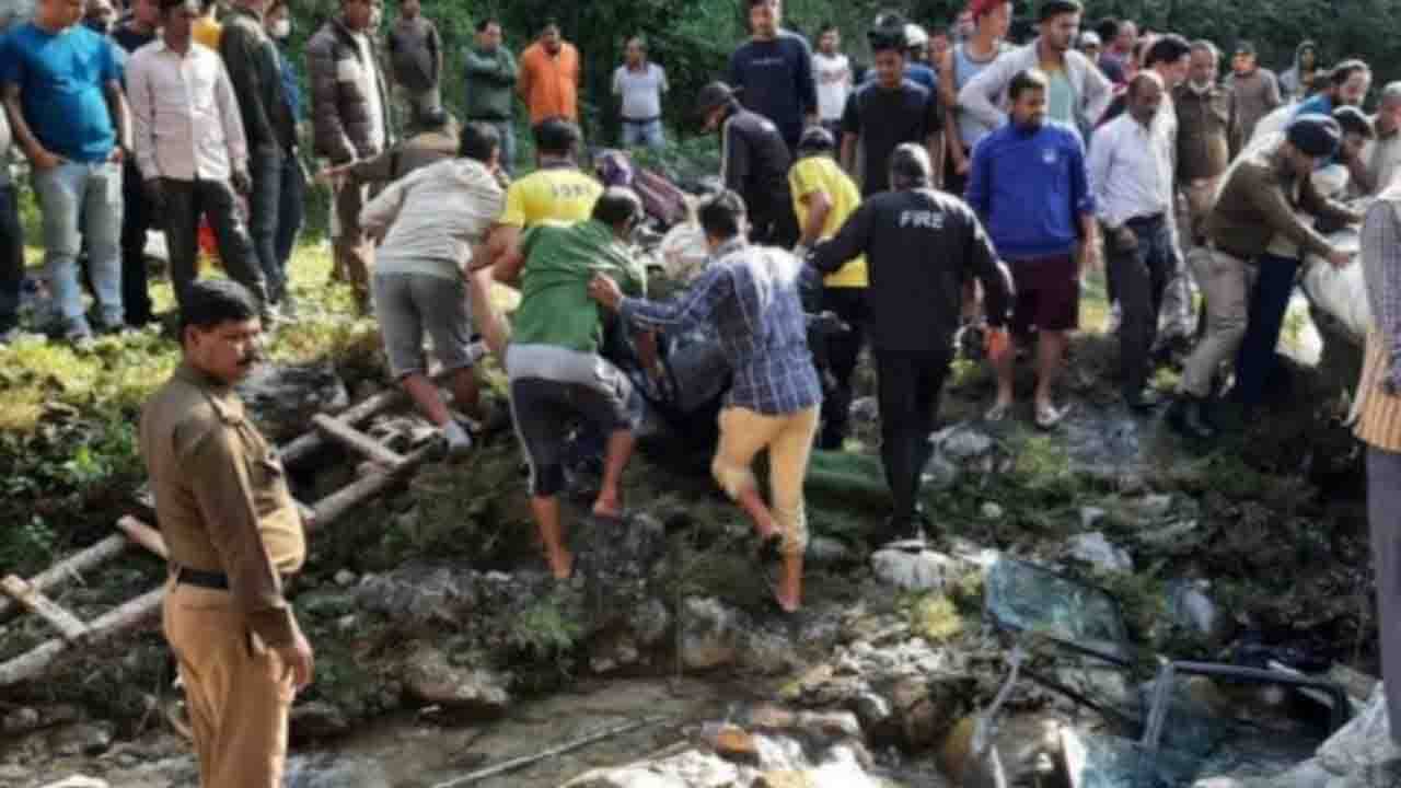 Uttarakhand: হুড়মুড়িয়ে খাদের মধ্যে পড়ে গেল গাড়ি, নিমেষেই মৃত্যু ৫ বাঙালি পর্যটকের!