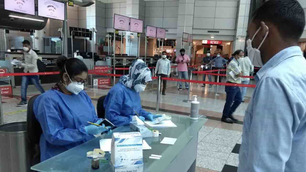 New Omicron Cases: তিনটি ডোজের পরও ওমিক্রনে আক্রান্ত মুম্বইয়ের যুবক, টিকাকে হার মানাচ্ছে নয়া ভ্যারিয়েন্ট?