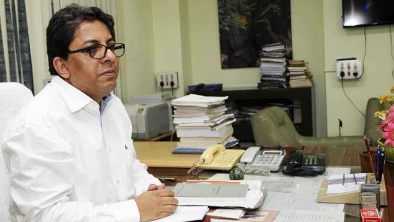 Alapan Bandopadhyay: হাইকোর্টে স্বস্তি আলাপনের, CAT-র মামলা সরানোর আর্জি খারিজ Alapan Bandopadhyay: হাইকোর্টে স্বস্তি আলাপনের, CAT-র মামলা সরানোর আর্জি খারিজ