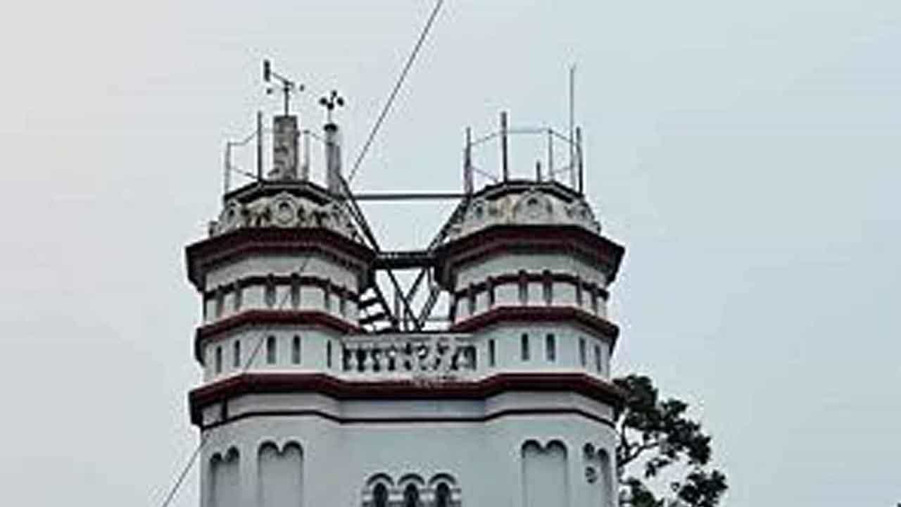 Weather Update: আকাশের মুখ ভার, তবে কি ফের বৃষ্টি কলকাতায়? তারপরই কী শীত? কী বলছেন আবহাওয়াবিদররা?