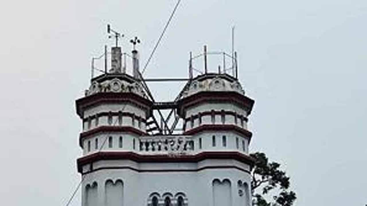 Weather Update: আকাশের মুখ ভার, তবে কি ফের বৃষ্টি কলকাতায়? তারপরই কী শীত? কী বলছেন আবহাওয়াবিদররা?