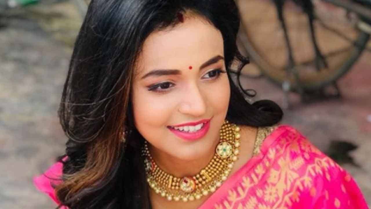 Annwesha Hazra: লক্ষ্মী পুজোর দিন ঠিক যেন দুর্গা পুজোর পঞ্চমী সেলিব্রেট করলেন অন্বেষা!