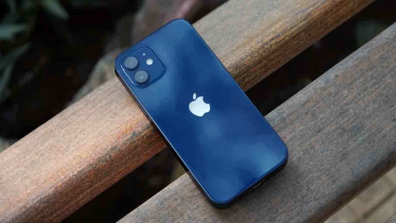 iPhone 12: ৪২,৯০০ টাকায় পাওয়া যাচ্ছে আইফোন ১২! কীভাবে পাবেন এই অফার? iPhone 12: ৪২,৯০০ টাকায় পাওয়া যাচ্ছে আইফোন ১২! কীভাবে পাবেন এই অফার?