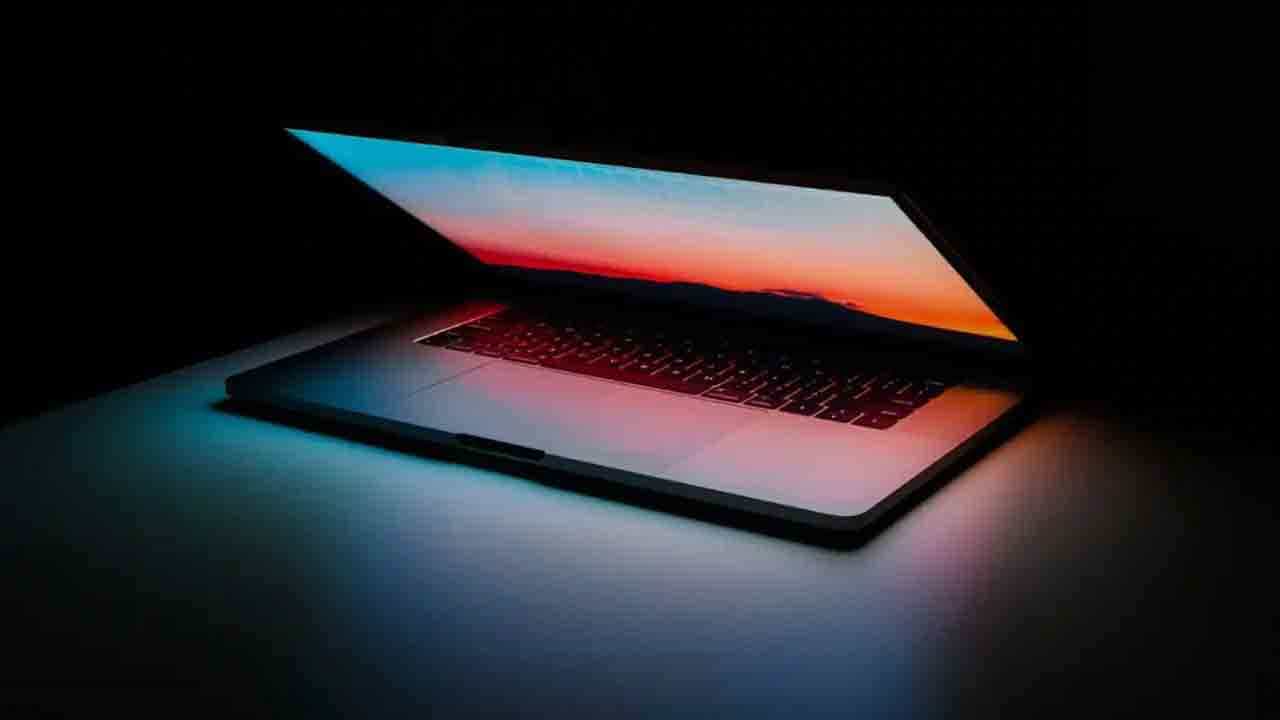 MacBook Pro: অ্যাপেলের নতুন ম্যাকবুক প্রো-তে থাকতে পারে আইফোন স্টাইলের নচ ডিজাইন! MacBook Pro: অ্যাপেলের নতুন ম্যাকবুক প্রো-তে থাকতে পারে আইফোন স্টাইলের নচ ডিজাইন!